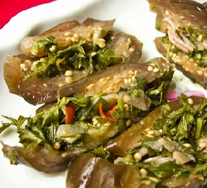 Paano magluto ng adobo ng talong para sa taglamig: ang pinaka masarap na mga recipe