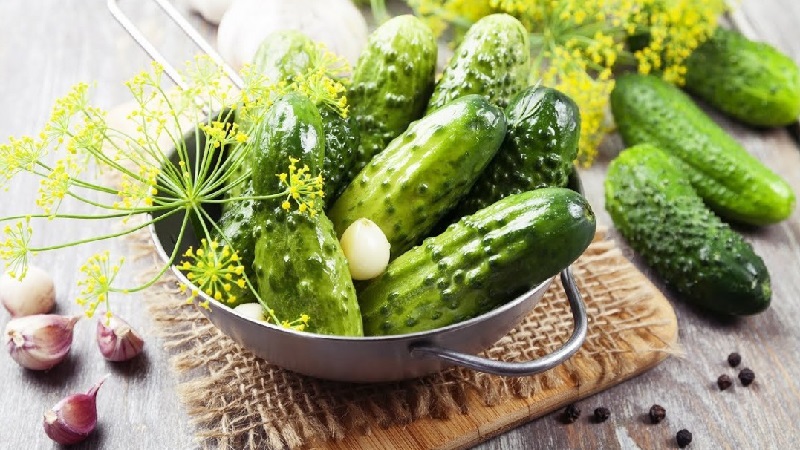 Como preparar pickles crocantes para o inverno em potes é simples e saboroso