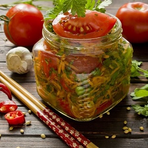 As 10 melhores receitas de tomate incomuns para o inverno: como cozinhar tomates deliciosamente e enrolá-los corretamente