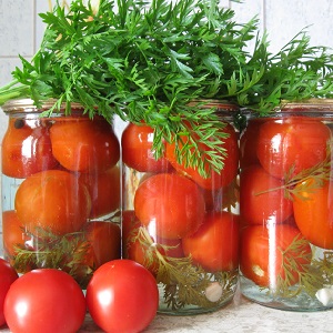 Top 10 ongebruikelijke tomatenrecepten voor de winter: hoe je heerlijke tomaten kookt en op de juiste manier oprolt