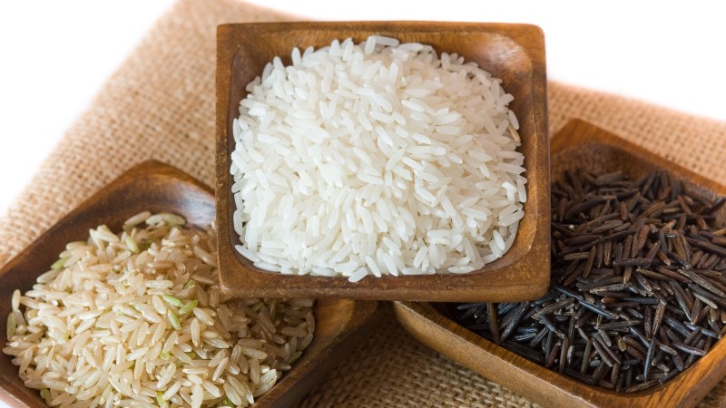 Je li moguće jesti rižu za gastritis: argumenti za i protiv, izbor sorti, prikladni recepti