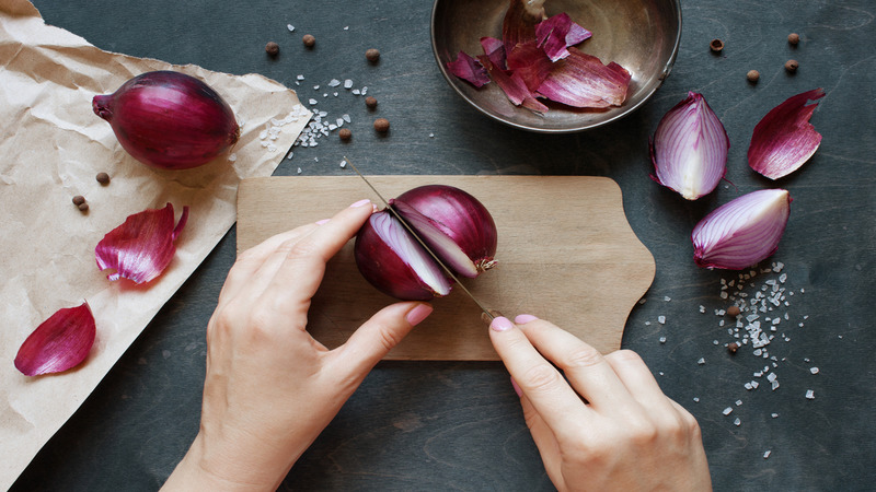 Deja de llorar en la cocina: aprende a cortar cebollas sin lágrimas