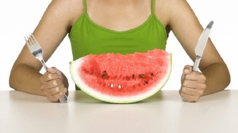 Waarom is watermeloen nuttig om af te vallen, is het mogelijk om het te eten tijdens het bestrijden van obesitas, opties voor een watermeloenendieet