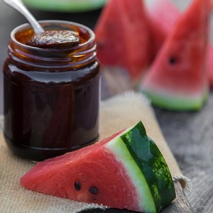 Was ist Wassermelonenhonig (Nardek), wie ist es nützlich und wie kocht man es?