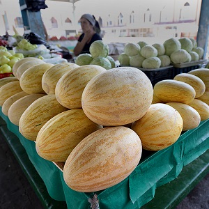 Saan at kung paano mapanatili ang melon bago ang Bagong Taon sa bahay