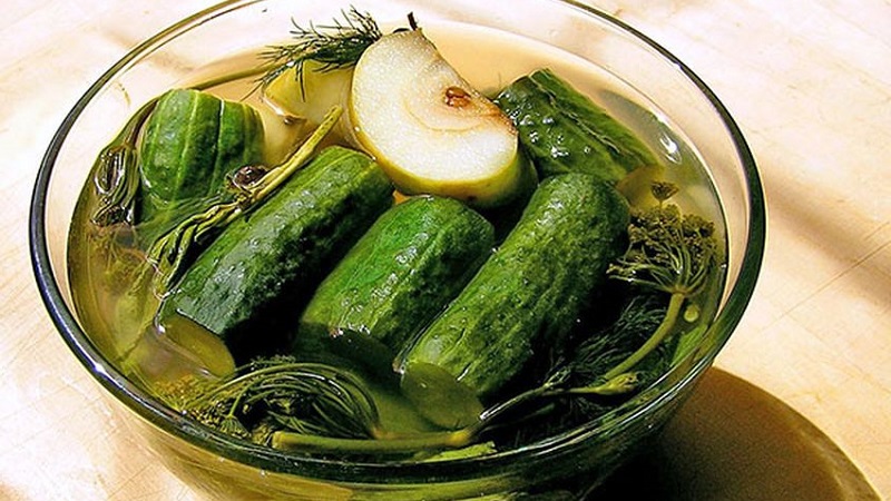 Hoe u snel en smakelijk licht gezouten komkommers kookt