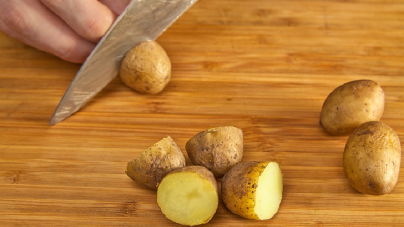 Cómo deshacerse de las verrugas con patatas.