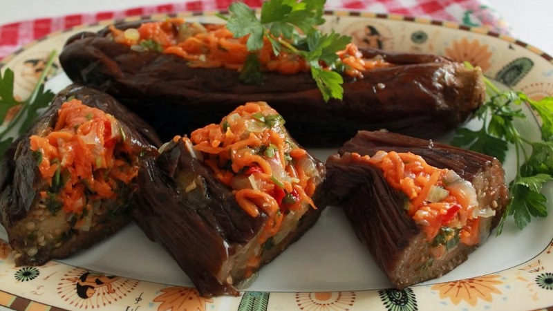 How to cook pickled eggplant stuffed with carrots and garlic