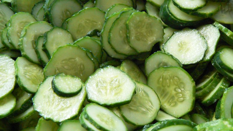 Ako nakladať veľké uhorky v zime v kruhoch: najchutnejšie recepty a tipy na ich prípravu
