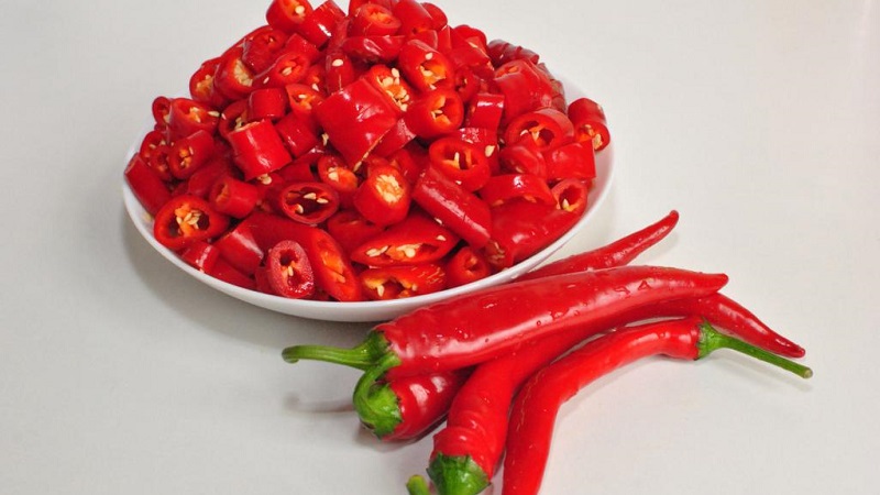 Is it possible to freeze hot peppers for the winter: we save the hot vegetable correctly