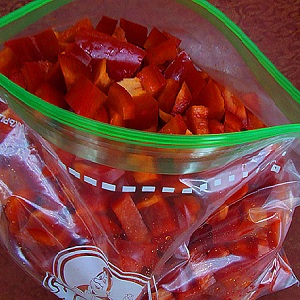 Is it possible to freeze hot peppers for the winter: we save the hot vegetable correctly