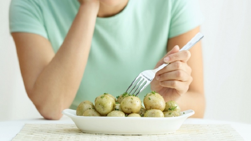 Les avantages et les inconvénients des pommes de terre bouillies pour le corps humain