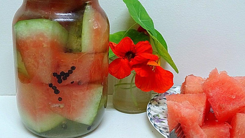 Les recettes les plus délicieuses de pastèques pour l'hiver en pots avec de l'acide citrique