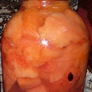 Recettes simples et rapides pour l'hiver: pastèques marinées en pots de 3 litres