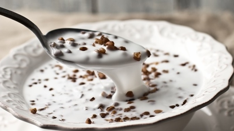 Os benefícios de comer trigo sarraceno com kefir com o estômago vazio pela manhã