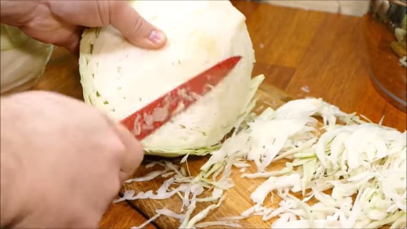 Paano maghanda ng masarap na sauerkraut para sa taglamig