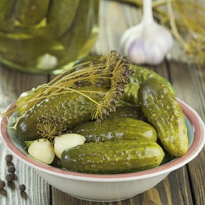 Crispy cucumbers for the winter without sterilization: salting methods