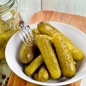 Crispy cucumbers for the winter without sterilization: salting methods