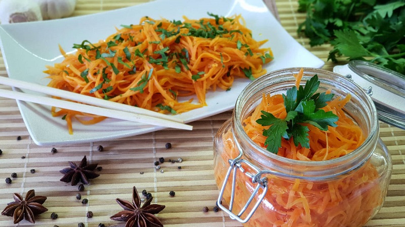 How to deliciously prepare Korean-style carrots for the winter in jars