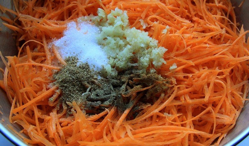 Como preparar deliciosamente cenouras ao estilo coreano para o inverno em potes