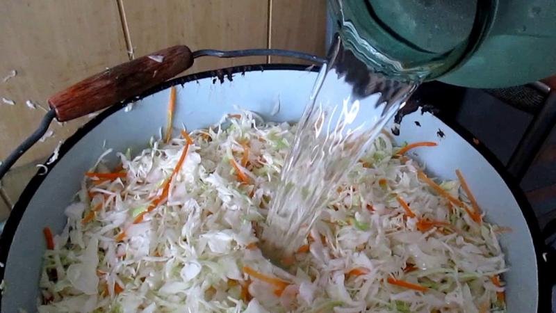Ang pinakamahusay na mga recipe ng sauerkraut nang walang asin at asukal