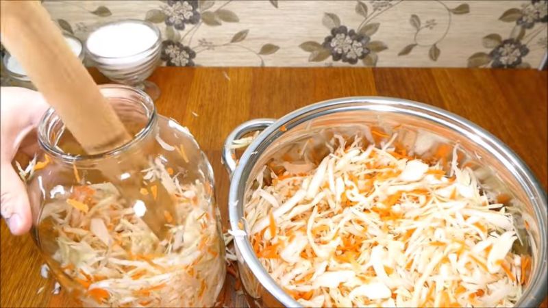 Ang pinakamahusay na mga recipe ng sauerkraut nang walang asin at asukal