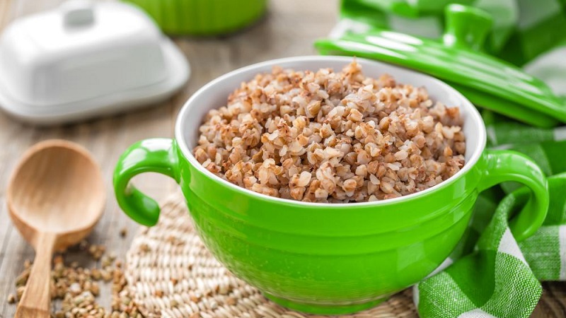É possível comer trigo sarraceno para constipação
