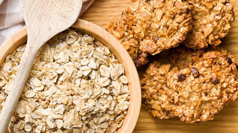 Ano ang bentahe ng harina ng oat: mga pakinabang at pinsala sa katawan