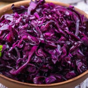 Ang pinakamahusay na mga recipe para sa sauerkraut na may malunggay at beets