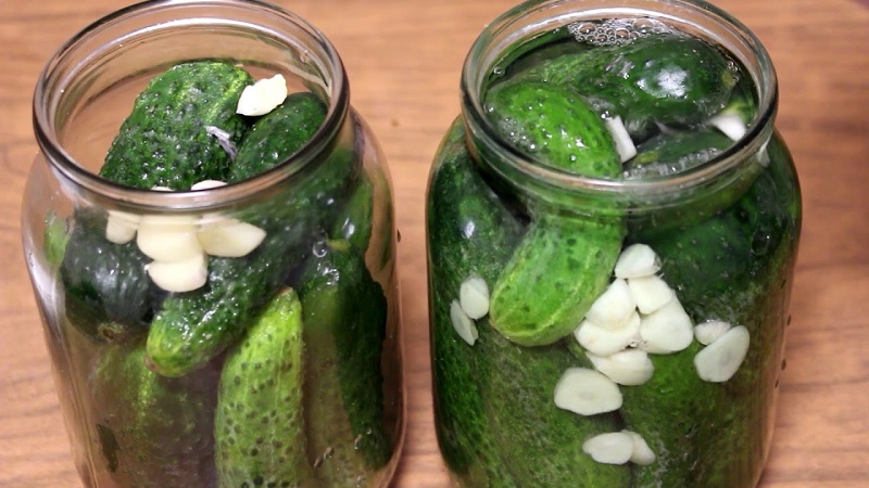 Skaniausi saldžių agurkų receptai žiemai ant litro stiklainio