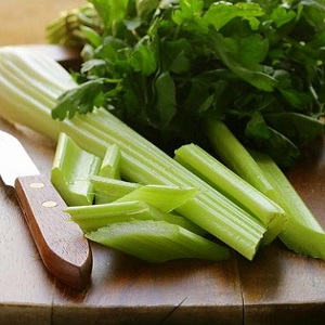 Stalk ng celery - kung paano kainin ito ng tama