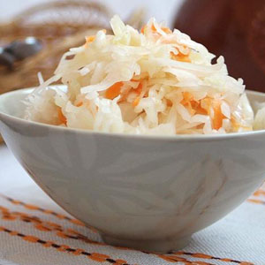Ang isang pagpipilian ng pinakamahusay na mga recipe para sa sauerkraut na may dill at mga buto nito