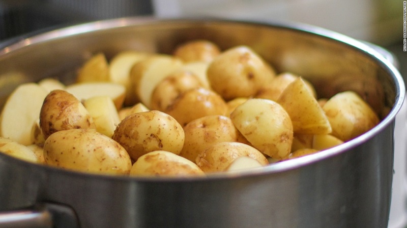 Ang pinakuluang patatas para sa pagbaba ng timbang: maaari silang kainin sa isang diyeta