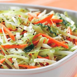 Masarap na mga salad ng karot para sa taglamig: mga recipe na may mga larawan