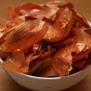 Why is onion peel decoction useful and how it can be used