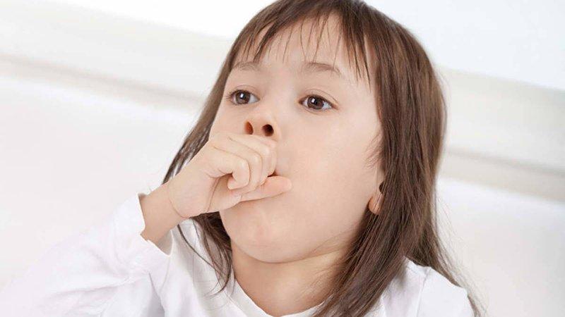 Şeker ve soğan, çocukların soğuk algınlığını korur: öksürük için en etkili tarifler