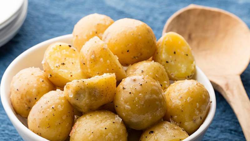 What to do if potato tubers become crumbly during cooking, and why this happens