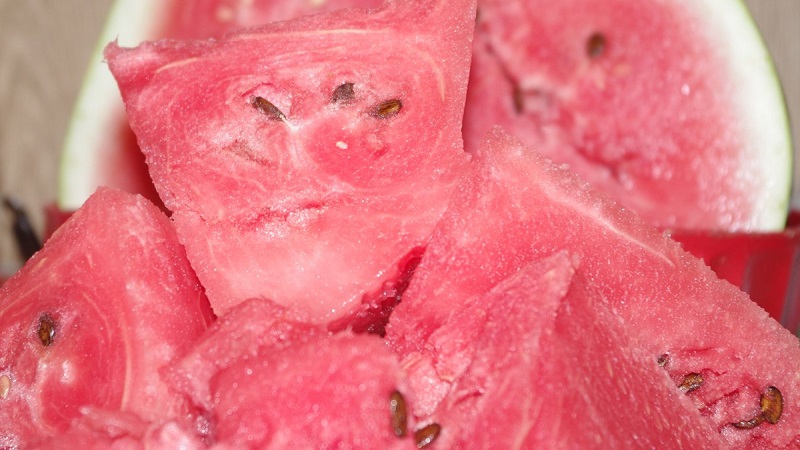 É possível comer melancia rosa e porque é assim