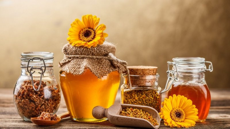 Les propriétés curatives des oignons au miel: les meilleures recettes pour la toux de bébé