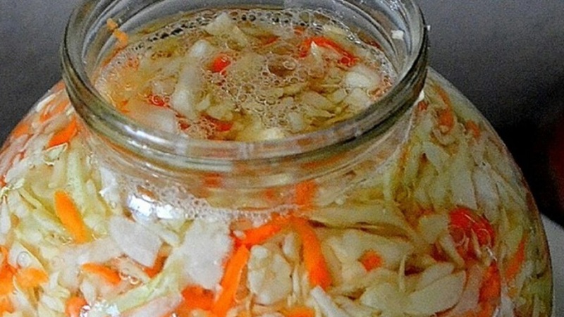 Kış için 3 litrelik kavanozlarda lezzetli lahana turşusu tarifleri ve atıştırmalıkların saklanması için öneriler