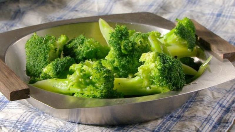 Simple at masarap na mga bloke ng broccoli para sa taglamig