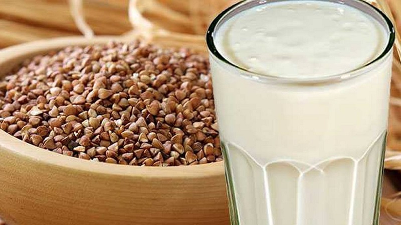 ¿Por qué es útil comer trigo sarraceno crudo con kéfir por la mañana con el estómago vacío?