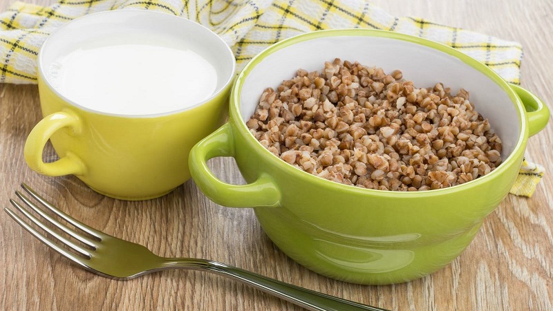 Why is it useful to eat raw buckwheat with kefir in the morning on an empty stomach?