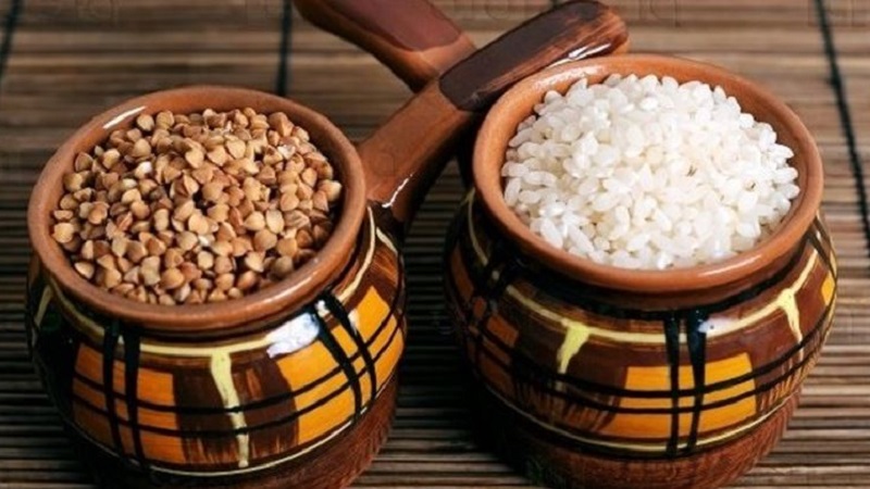 So lagern Sie gekochten Buchweizen und Reis: Können sie eingefroren werden?