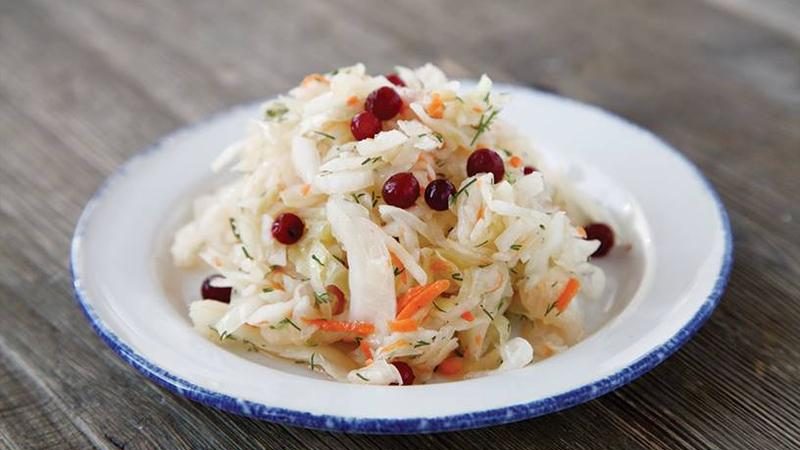How to cook sauerkraut with lingonberries