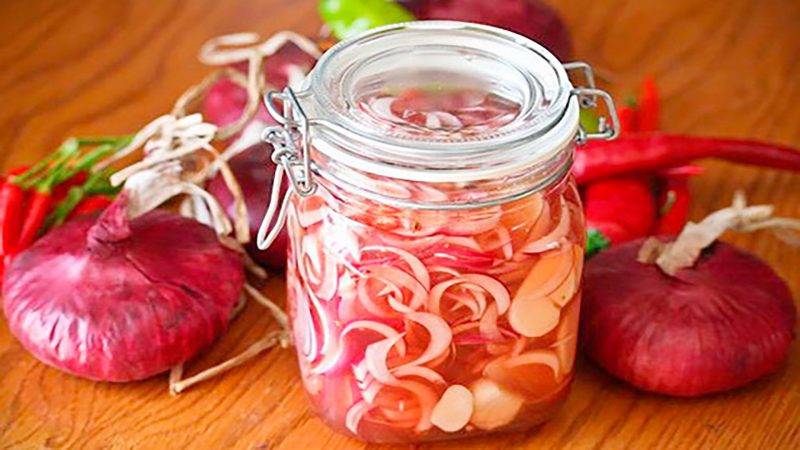 Delicious recipes for the winter: pickled onions without sterilization