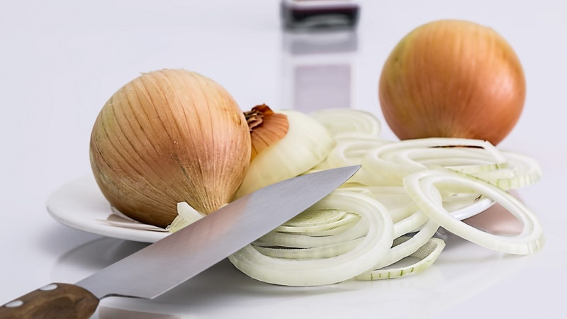 Choosing an onion dressing in spring and applying it correctly to get a rich harvest
