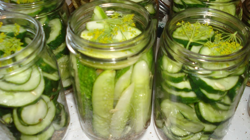Heerlijke recepten voor winterbereidingen van overwoekerde komkommers - u zult uw vingers aflikken!