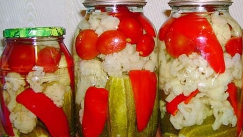 Najsmaczniejsze różne przepisy z kalafiorem, ogórkami i pomidorami na zimę