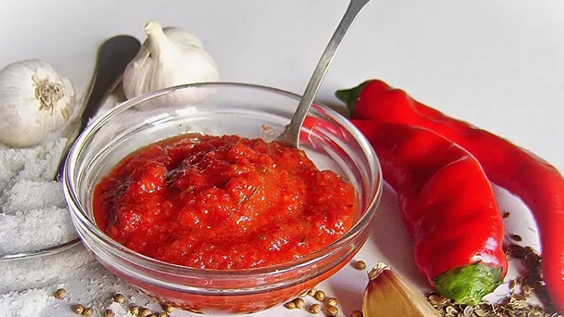 Horká paprika na zimu - olíznete si prsty: recepty s fotografiami a podrobné pokyny na varenie